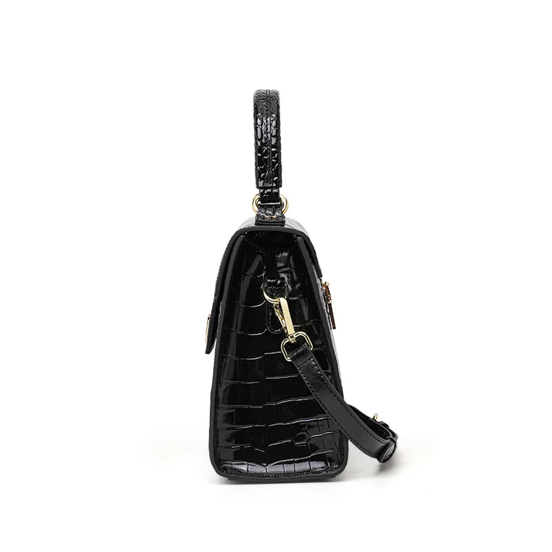 Bolso Celeste con Piel Genuina y Efecto Brillante de Lujo