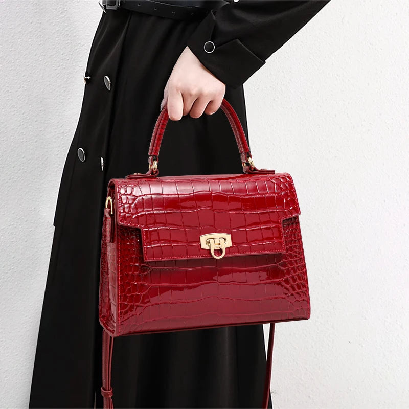 Bolso Celeste con Piel Genuina y Efecto Brillante de Lujo
