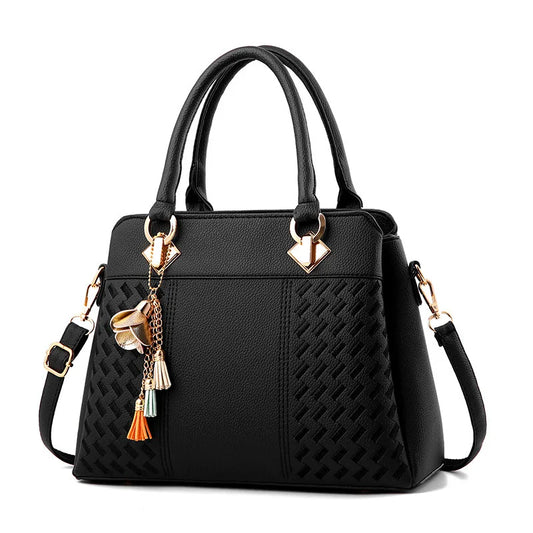 Bolso Aurora con Bordados Exclusivos y Elegantes Detalles de Borlas