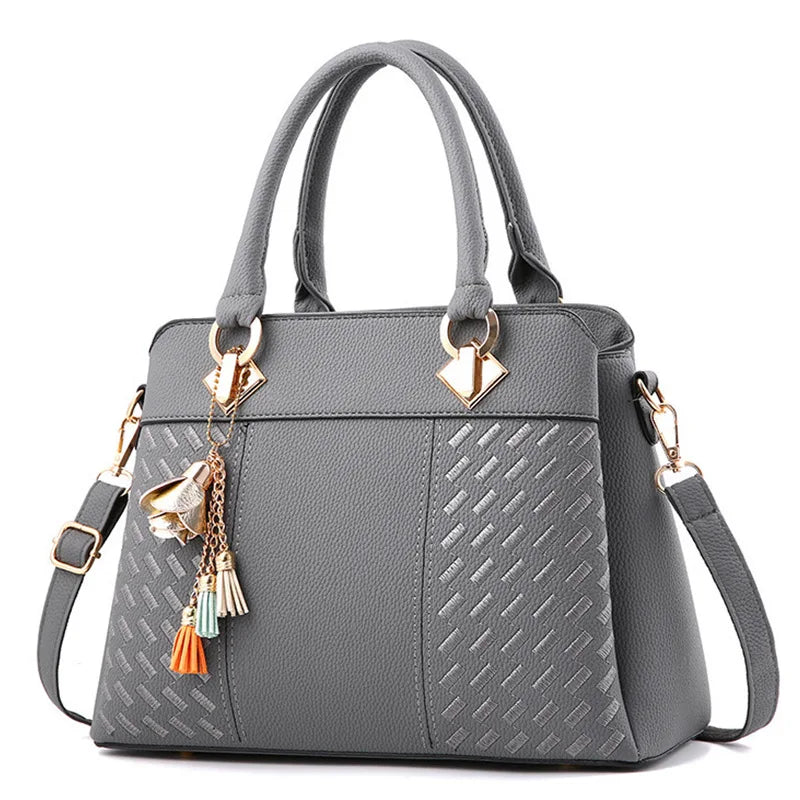 Bolso Aurora con Bordados Exclusivos y Elegantes Detalles de Borlas